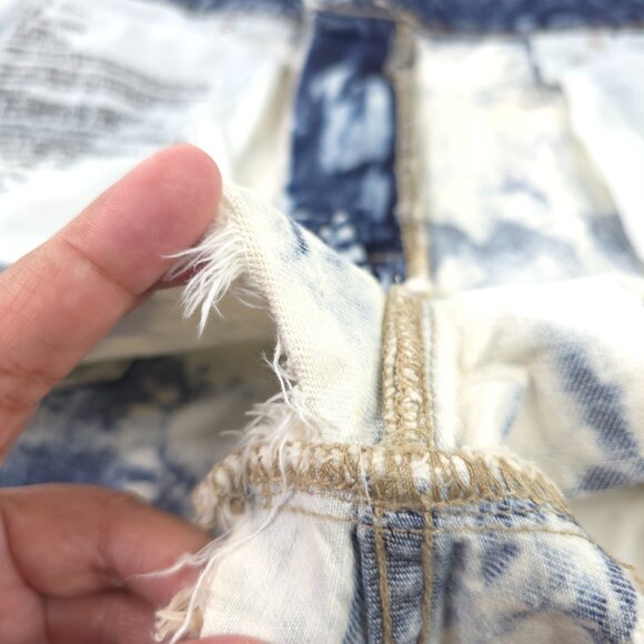 BDG HIGH RISE DREE CHEEKY SHORTS WOMEN'S SIZE 29 W STUDDED VINTAGE WASH *FLAWS* - Picture 9 of 16